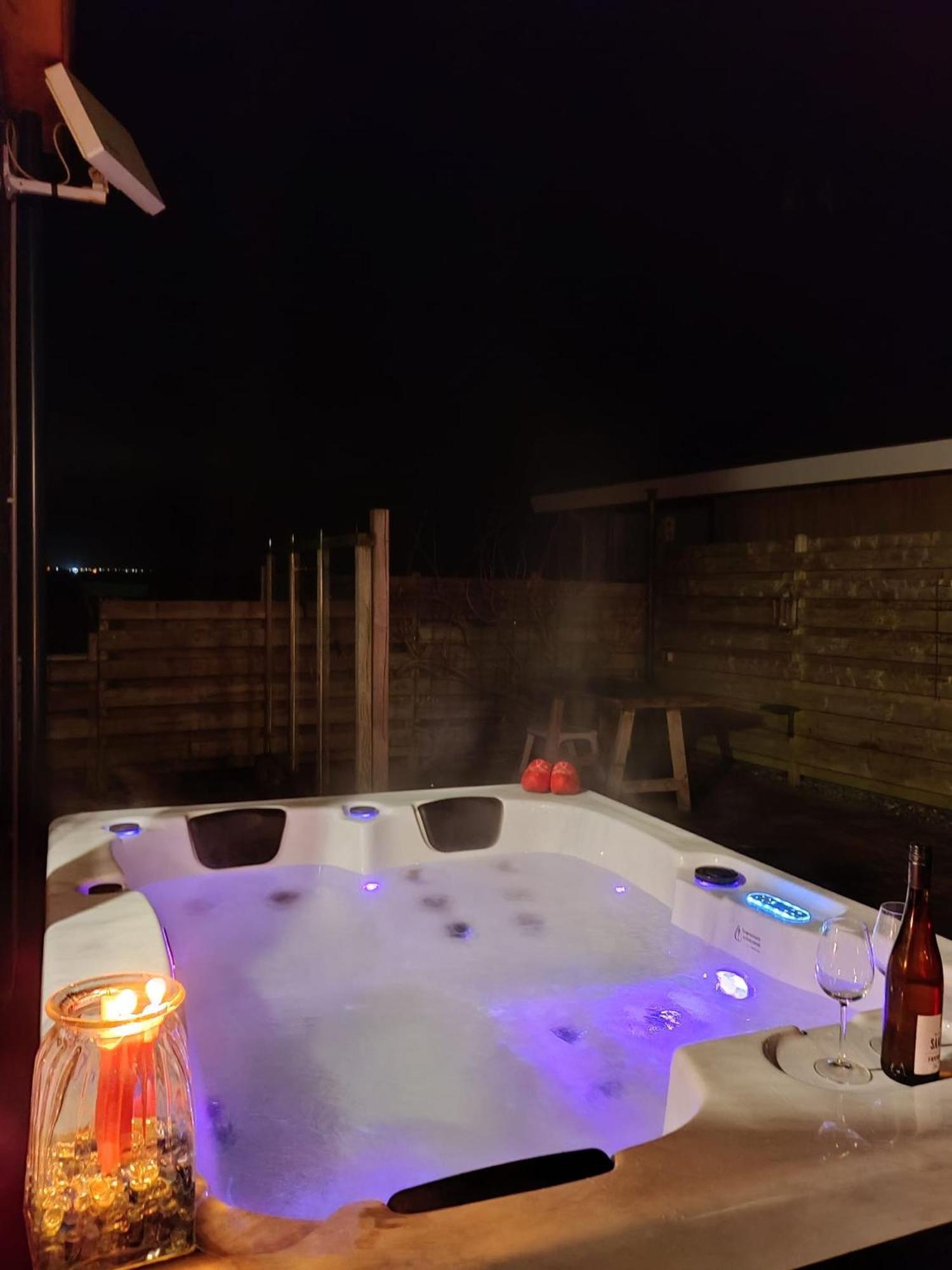 Lakeview 6 Pers Holiday Home Aurora With Fenced Garden, Whirlpool And Sauna Anjum Exterior photo